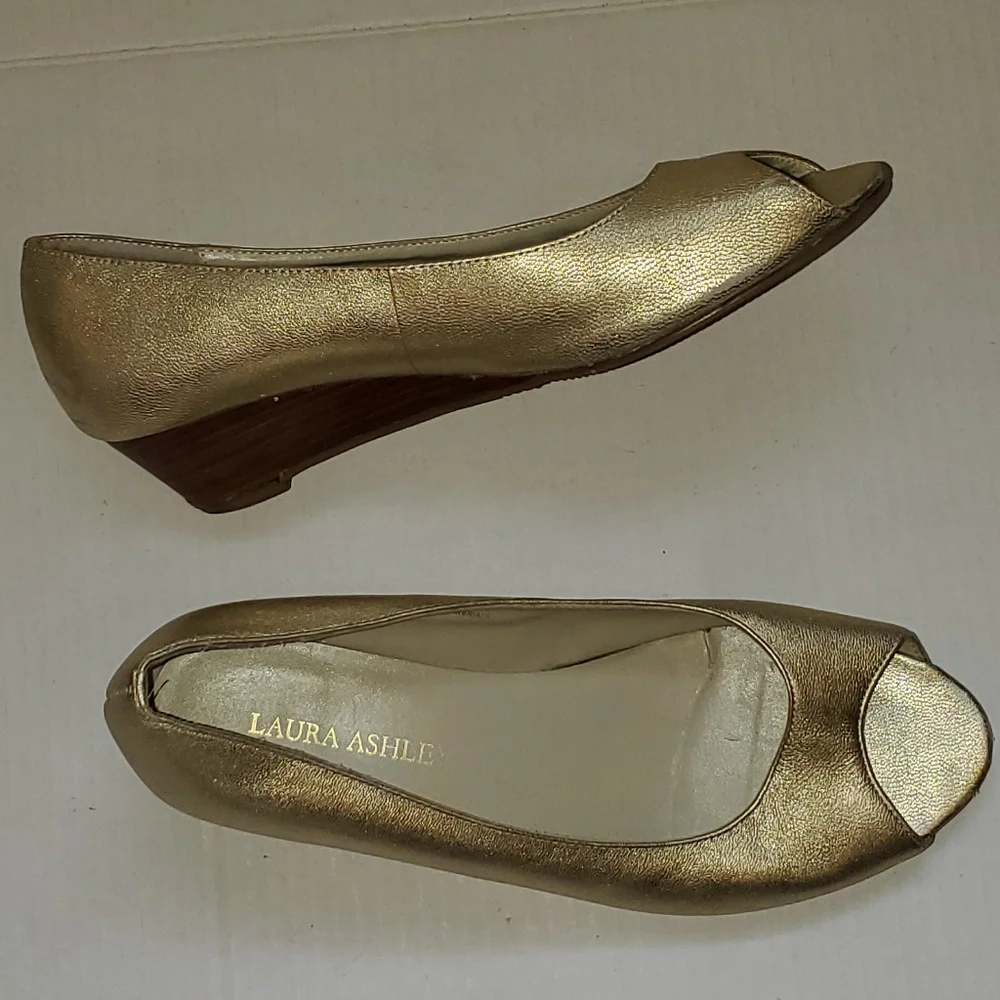 Laura Ashley wedge peak toe shoes. Gold